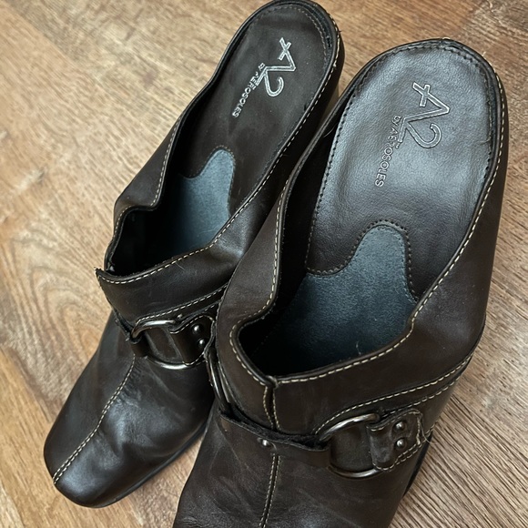 Woman’s A2 by Aerosoles Leather Heels - Picture 3 of 4